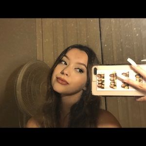 Meet your Posher, Alexis